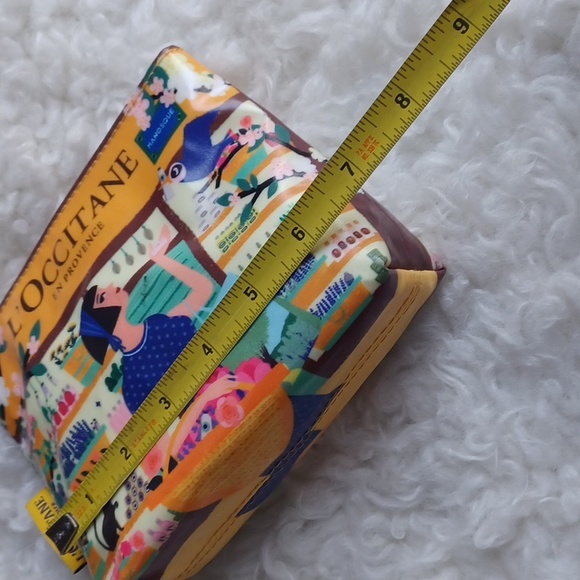 L'OCCITANE cosmetic bag - Picture 7 of 13